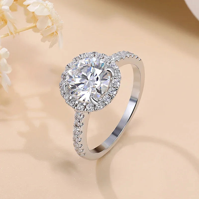 18k White Gold-Plated Moissanite Wedding Ring